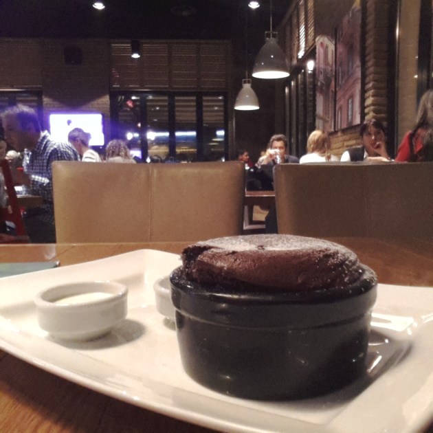 Gear ile bolgesel aydinlatma kullanilmis ic mekan cekimi